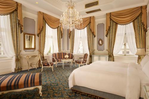 Imperial Junior Suite with Two Twin Beds and City View