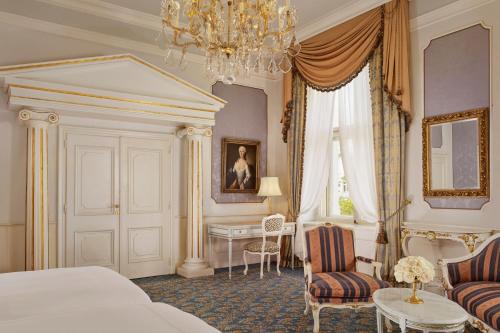 Imperial Junior Suite with Two Twin Beds and City View