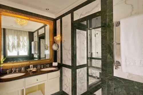 Imperial Junior Suite with Two Twin Beds and City View
