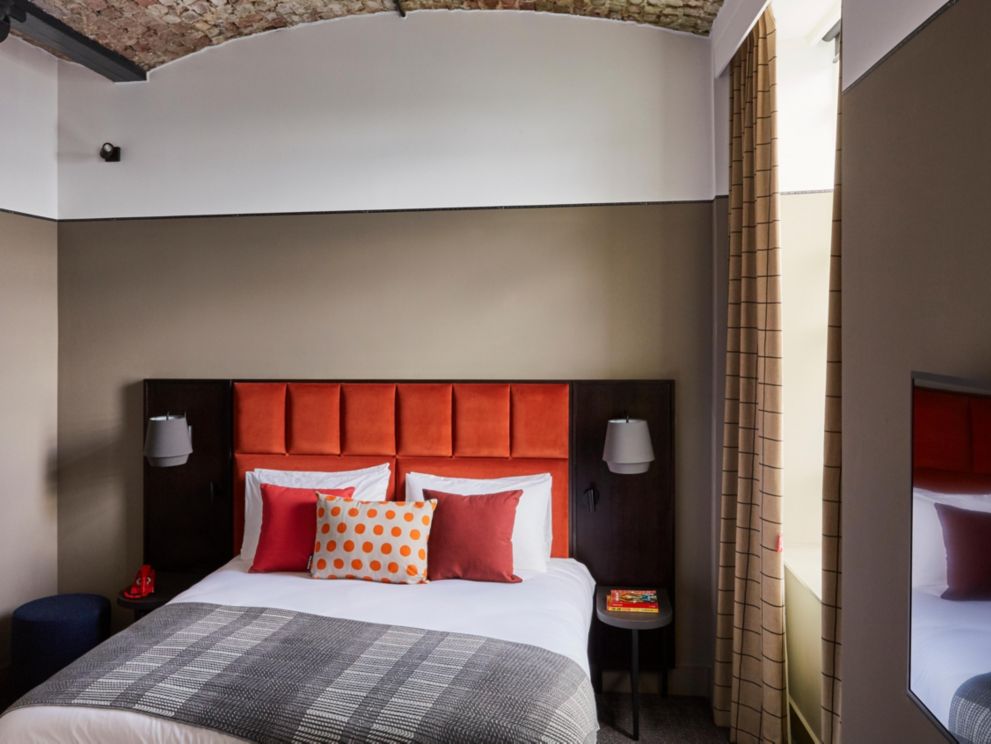 1 King Bed Premium