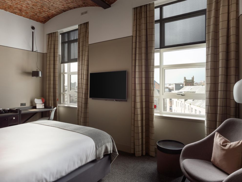 1 King Bed Premium