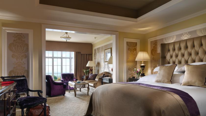 1 Bedroom Suite Dining Balcony Sofa Bed
