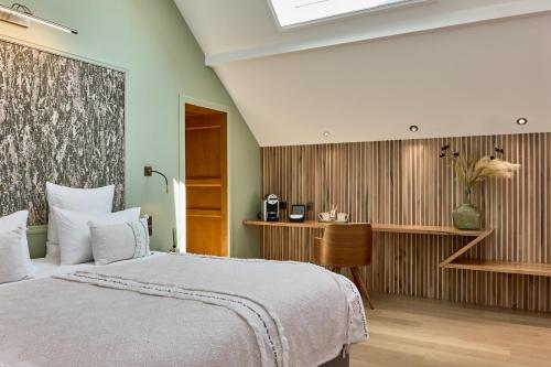Deluxe King Suite