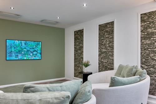 Deluxe King Suite