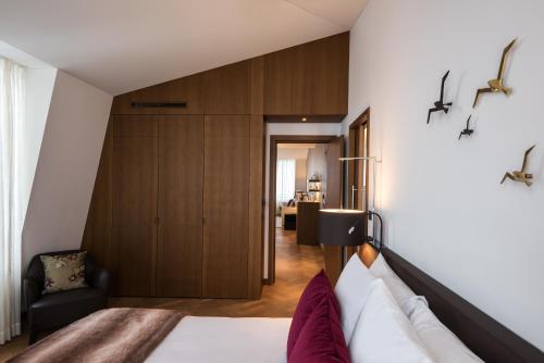 Heritage Lake View Prestige Suite