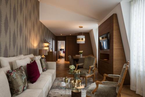 Heritage Lake View Prestige Suite