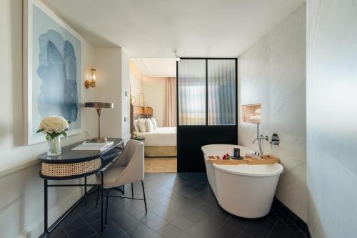 Homey Suite