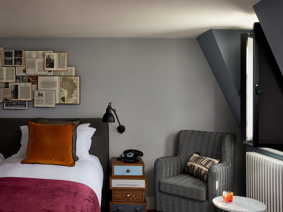 2 Single Beds Standard Accessible Room
