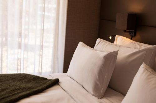 Suite with Lake View