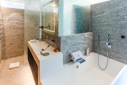 Suite with Lake View