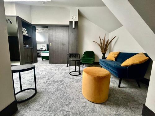 Junior Suite with King and Sofa Bed