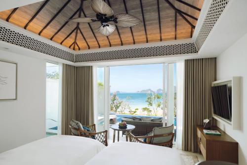 Premium Ocean Pool Suite - Twin