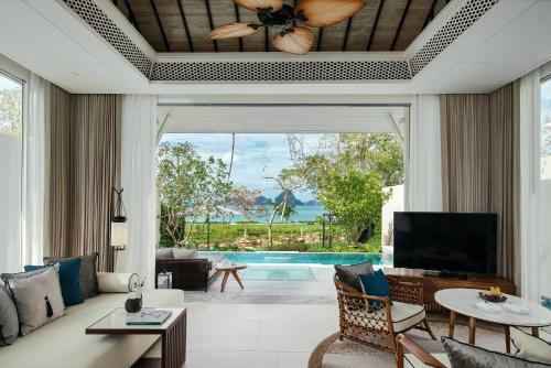 Beachfront Pool Villa