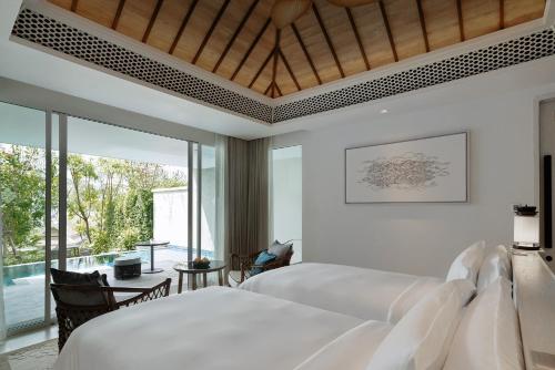 Deluxe Garden Pool Suite Twin