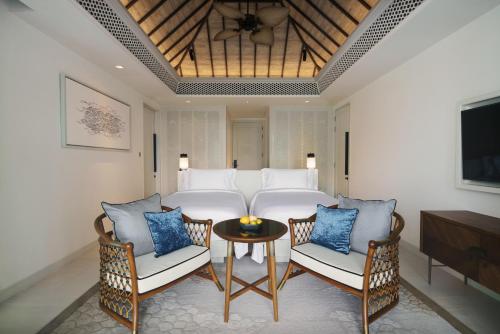 Wellbeing Sanctuary Pool Suite Twin