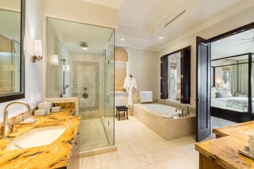 Estate Four Bedroom Beach Pool Residence