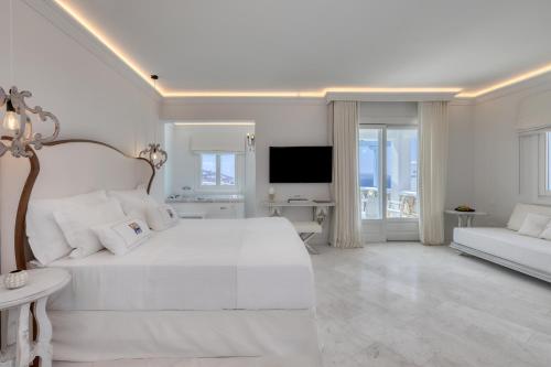 Signature Junior Suite with Indoor Jetted Tub and Private Pool