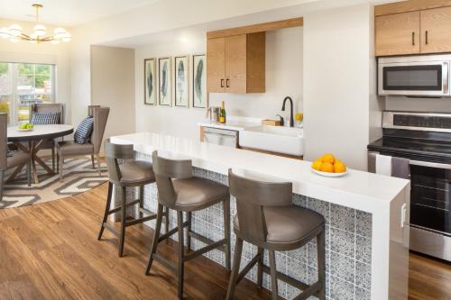 King Governors Suite with Balcony and Lake View