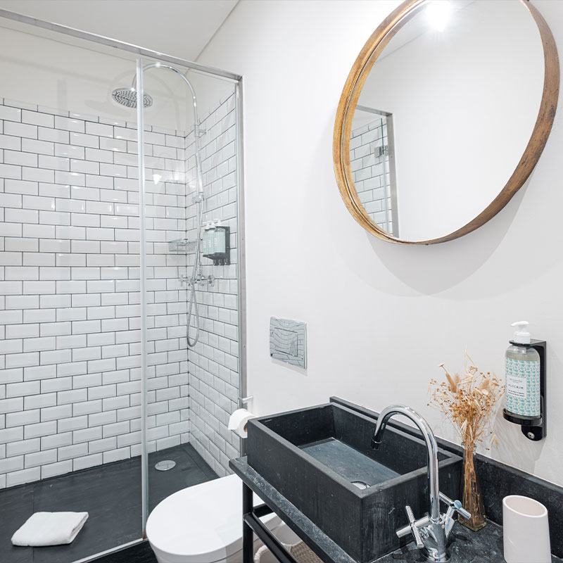Superior One Bedroom Apartment 