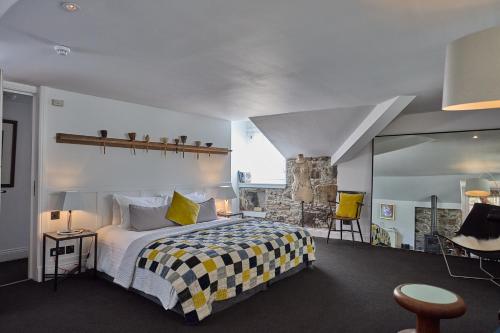 Large Double or Twin Room
