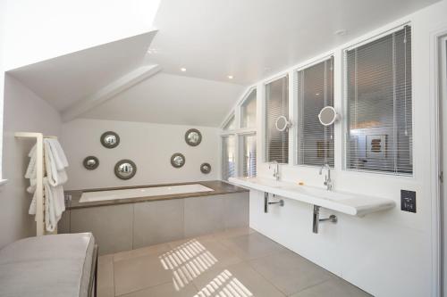 Large Double or Twin Room