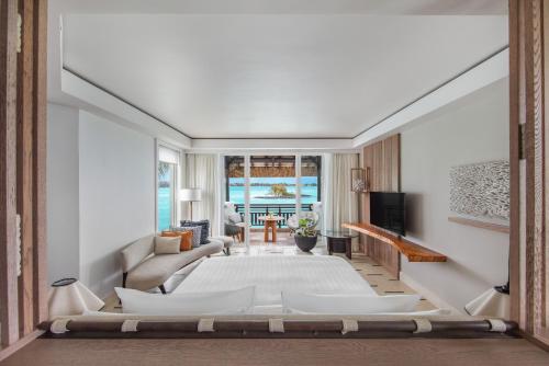 Hibiscus Signature Beachfront Suite