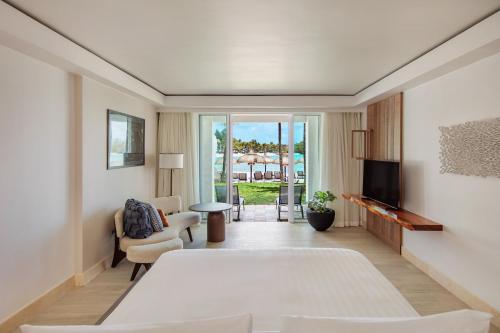 Hibiscus Signature Beachfront Suite