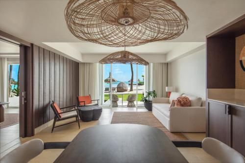Hibiscus Signature Beachfront Suite