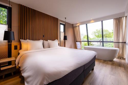 Deluxe Double Room with Bath