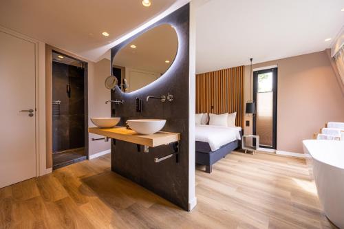 Deluxe Double Room with Bath