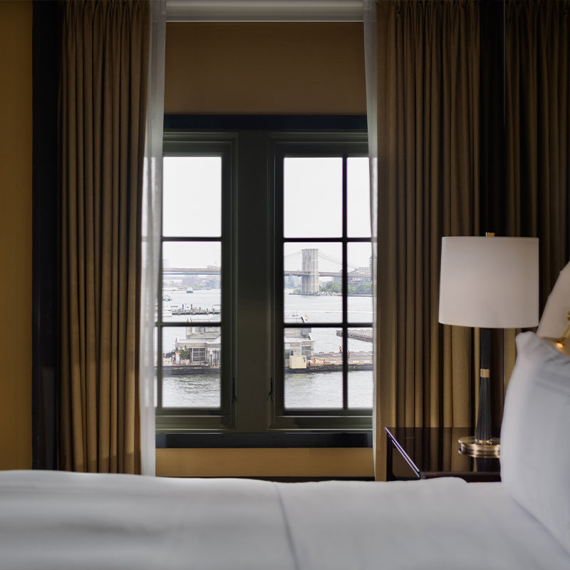 Junior Suite Corner City & River View