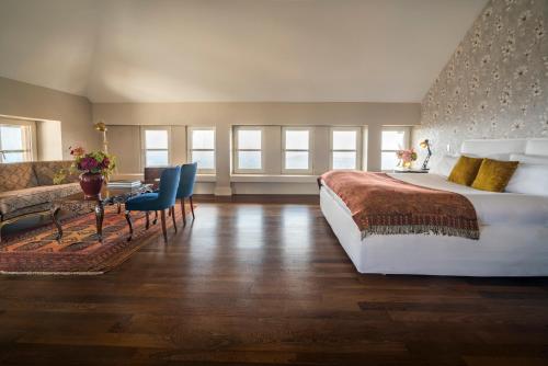 Design One-Bedroom Suite