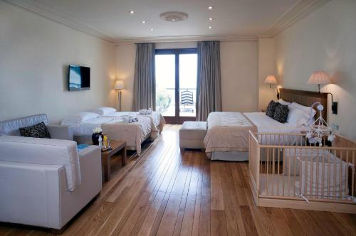 Family Room (2 adults + 2 children)