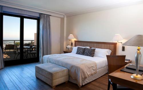 Superior Double Room with Terrace and Mountain View