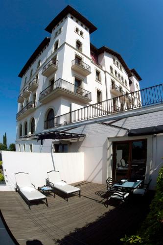Superior Double Room with Terrace and Mountain View