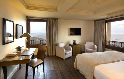 Deluxe Double Room with Mountain View