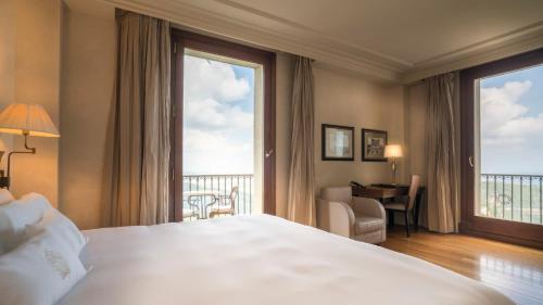 Deluxe Double Room with City View