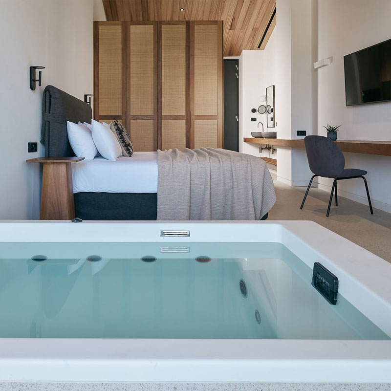 Upper Floor Suite with Hot Tub