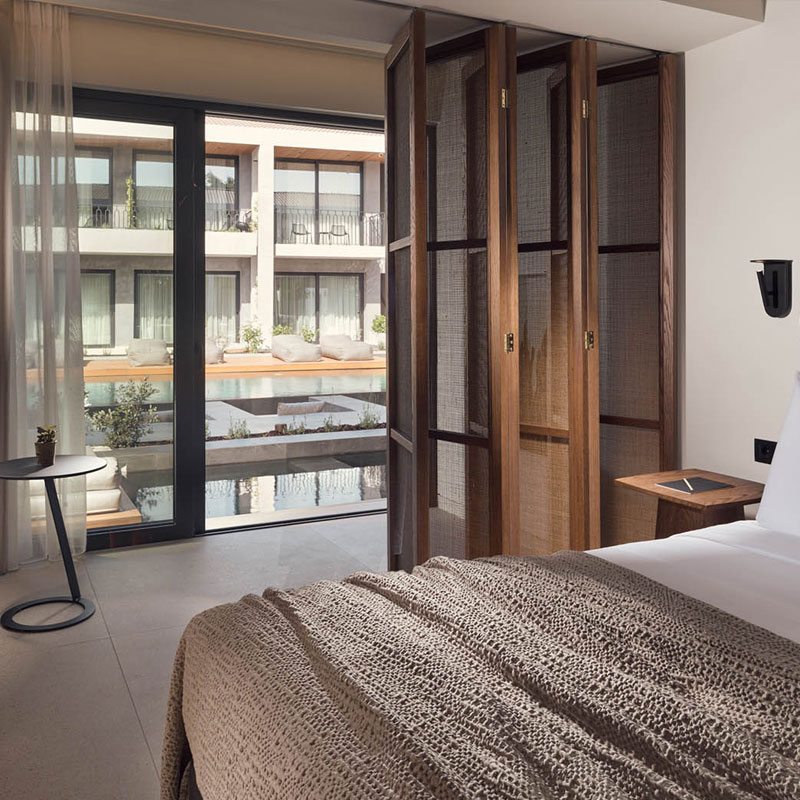 Shared Pool Superior Suite