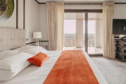 Lyon City View Room