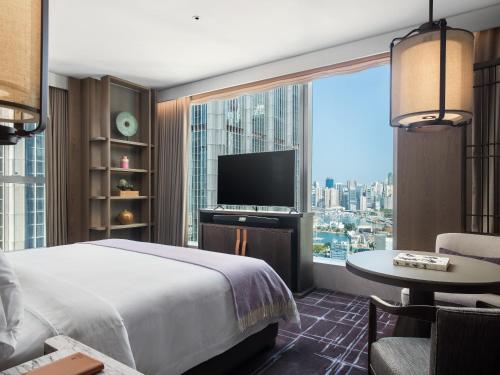 Metropolitan Suite, 1 Bedroom Suite, 1 King, Partial Harbor View