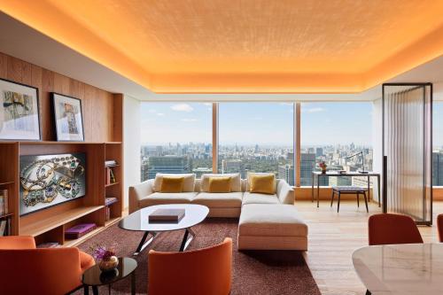 One-Bedroom Superior King Suite with Skyline View