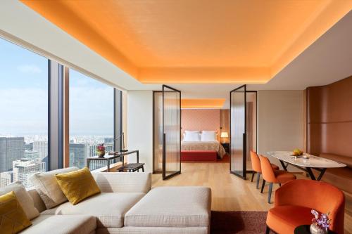 One-Bedroom Superior King Suite with Skyline View