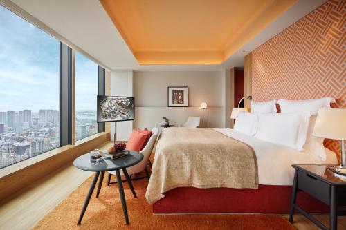 Deluxe King Room with Skyline View