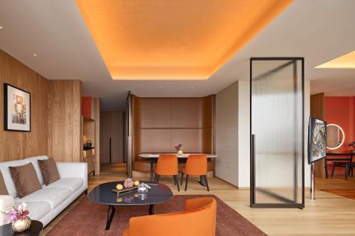 Junior King Suite with Garden View