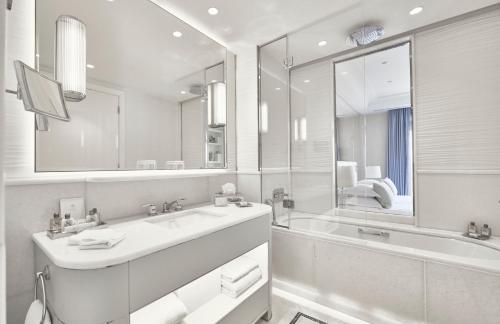 Premium Room with Balcony and Sea View