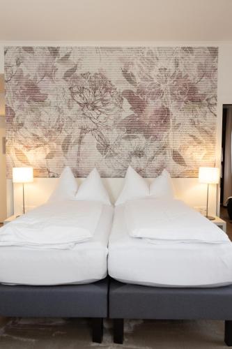 Queen Room with Lake View