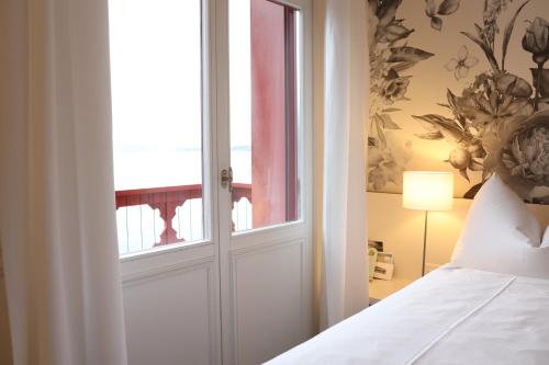 Queen Room with Lake View