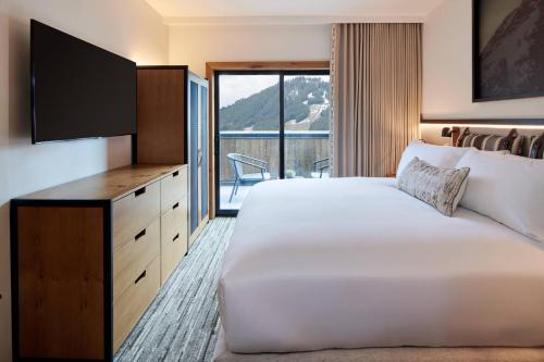 One-Bedroom King Suite with Sofa Bed and Balcony