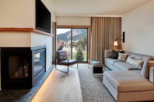 One-Bedroom Premier King Suite with Sofa Bed